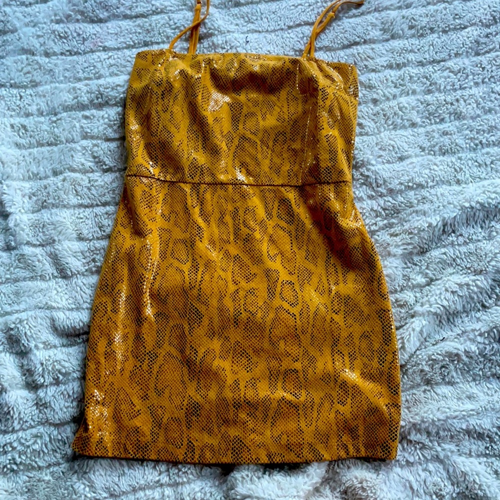 Yellow snakeskin like print